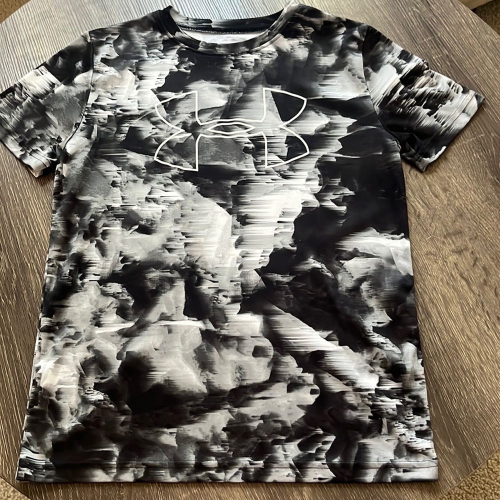 Boys Under Armour shirt tie dye smoke size large
